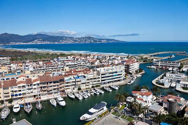 Charmante Maison Coeur De Ville 650M Plage Empuriabrava Bagian luar foto