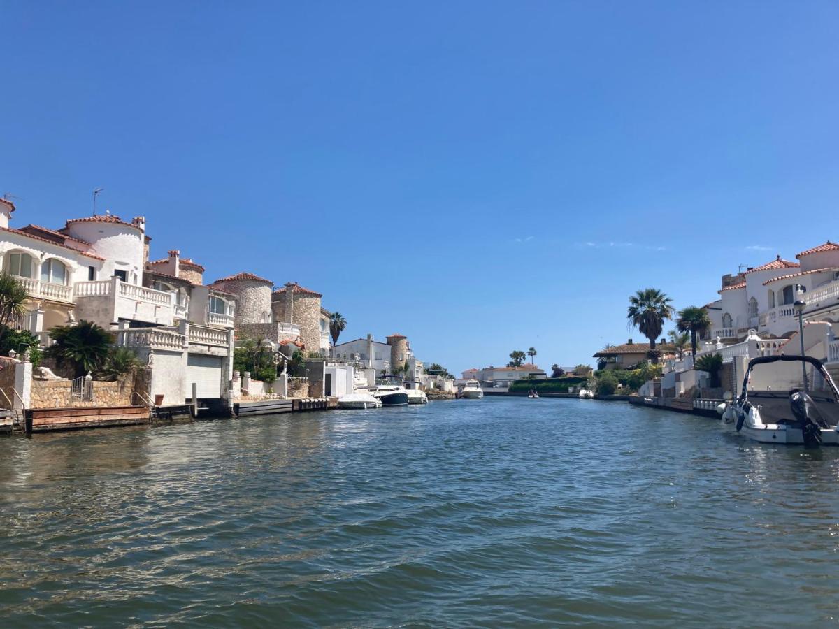 Charmante Maison Coeur De Ville 650M Plage Empuriabrava Bagian luar foto