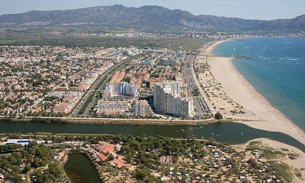 Charmante Maison Coeur De Ville 650M Plage Empuriabrava Bagian luar foto