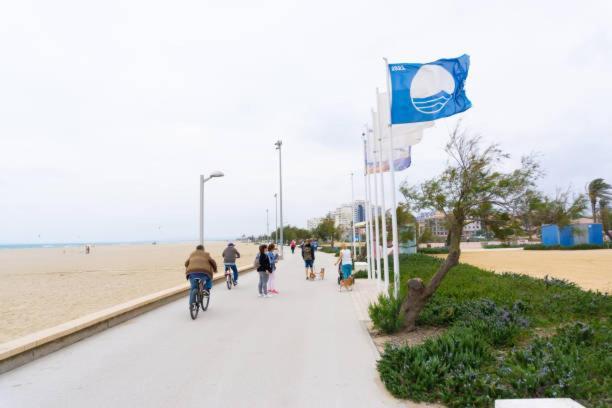 Charmante Maison Coeur De Ville 650M Plage Empuriabrava Bagian luar foto